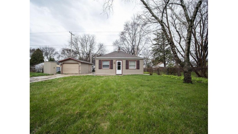 5557 N 53rd St Milwaukee, WI 53218 by Berkshire Hathaway HomeServices Metro Realty $49,500