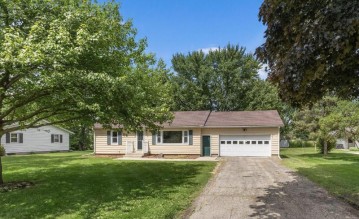 130 Fairview Dr, Walworth, WI 53184-9673