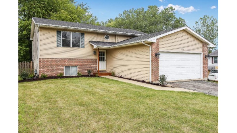 740 101st St Pleasant Prairie, WI 53158 by RE/MAX ELITE $249,900