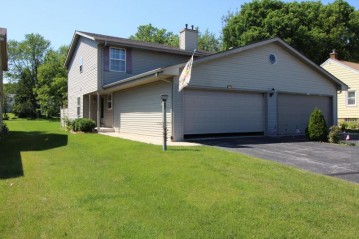 3983 S 40th St, Greenfield, WI 53221