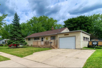 W166N8420 Dardis Ave, Menomonee Falls, WI 53051-3013