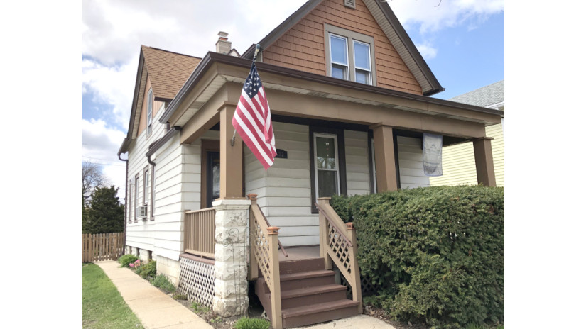 1123 S 34th St Milwaukee, WI 53215 by Shorewest Realtors $110,000