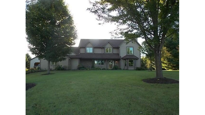 S90W27045 Norway Dr Vernon, WI 53149 by Doperalski Realty & Associates, LLC $674,900