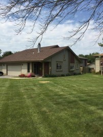 4908 S Imperial Cir, Greenfield, WI 53220-4627