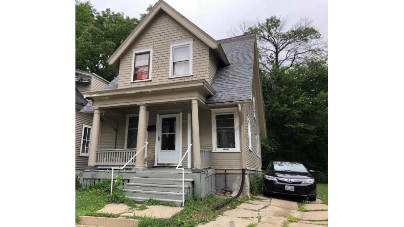 2028 N 32nd St Milwaukee, WI 53208 by RE/MAX Lakeside-North $28,900