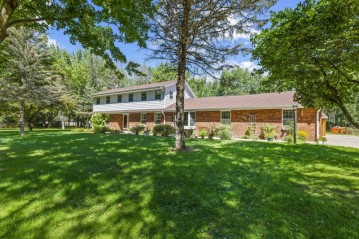 N68W29326 Hartling Rd, Merton, WI 53029