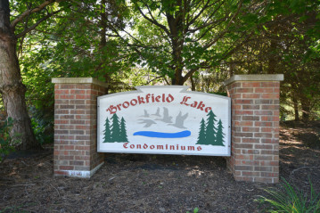 18750 Brookfield Lake Dr 29, Brookfield, WI 53045-6172