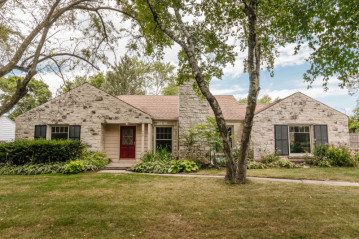 400 W Acacia Rd, Glendale, WI 53217-4001