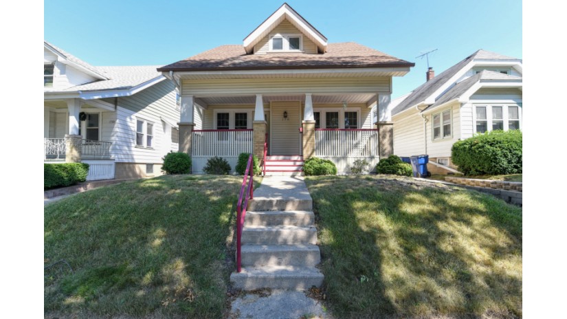 170 N 69th St Milwaukee, WI 53213 by Shorewest Realtors $225,000