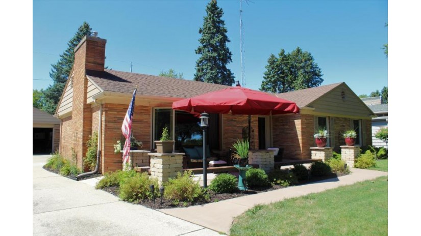 3208 Michigan Blvd Racine, WI 53402 by Berkshire Hathaway HomeServices Metro Realty $2,400