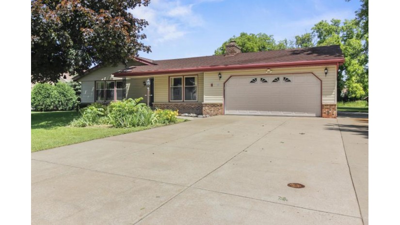 4720 S 81st St Greenfield, WI 53220 by Keller Williams Realty-Milwaukee Southwest $239,900