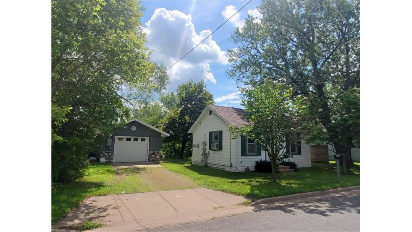 605 Ferry Street Eau Claire, WI 54703 by Re/Max Affiliates $99,000