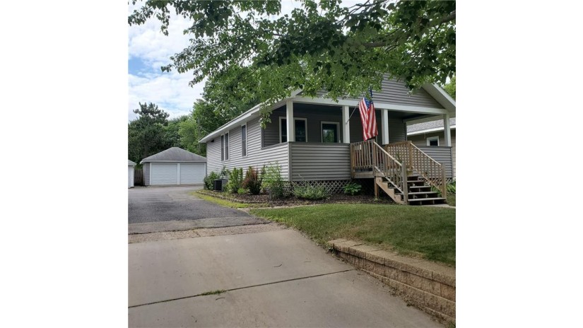 718 Summer Street Eau Claire, WI 54701 by Cb Brenizer/Eau Claire $167,900