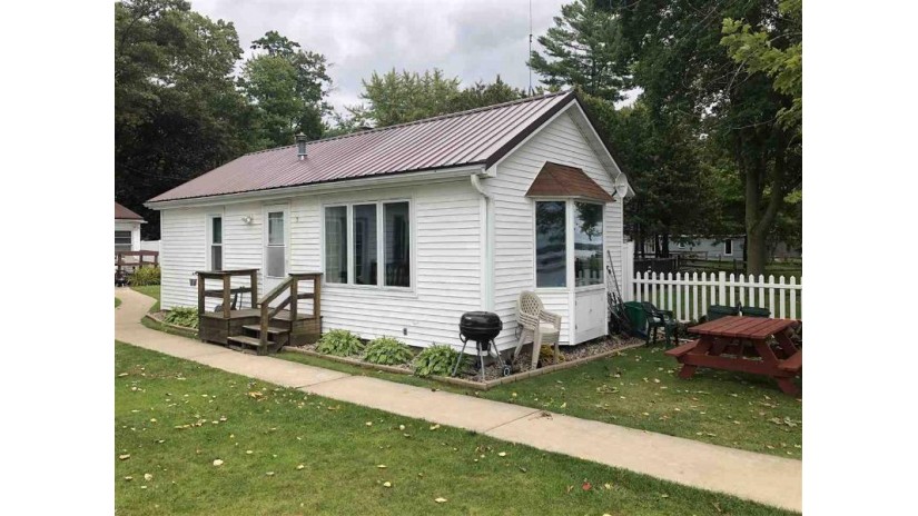 W5833 Sunset Circle 2 Wescott, WI 54166 by Full House Realty, LLC $149,900