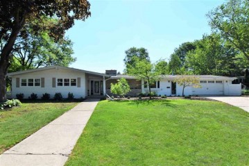 3320 Capri Court, Allouez, WI 54301