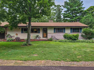 38 River Lane, Clintonville, WI 54929-1423