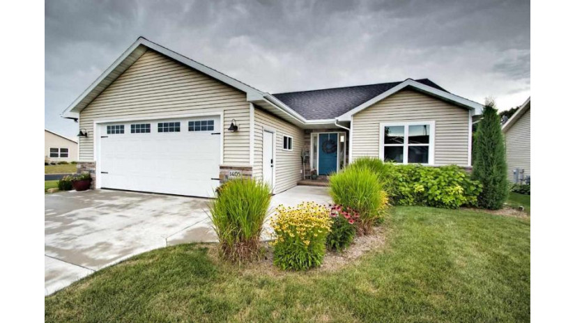 1405 Westcreek Lane Fox Crossing, WI 54956 by Re/Max 24/7 Real Estate, Llc $285,000