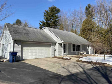 3651 N Lakeview Drive, Suamico, WI 54173-8232