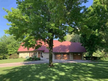 N1173 Steckelberg Dr, West Point, WI 53578