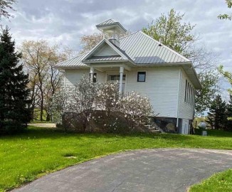 13237 Dobbs Rd, Lamont, WI 53530