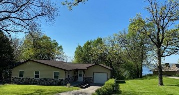 N829 Waubunsee Tr, Koshkonong, WI 53538