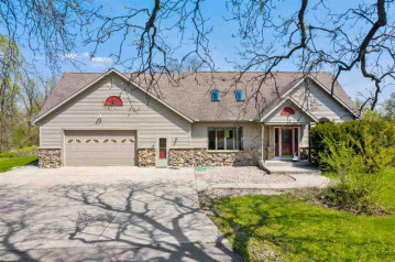 1021 Prairie Queen Rd, Christiana, WI 53523