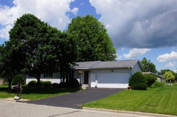 1550 Locust Ln, Prairie Du Sac, WI 53578