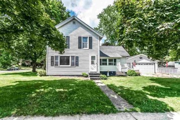 419 W Harvey St, Rio, WI 53960