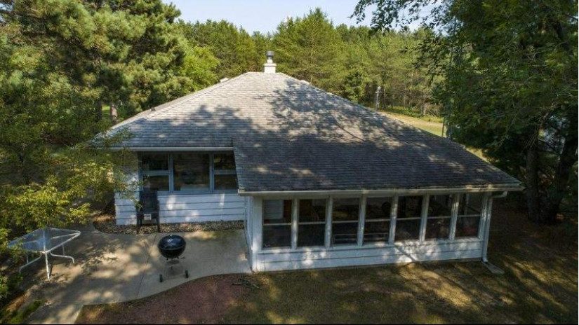 2331 W 18th Dr Quincy, WI 53934 by Re/Max Preferred $289,000