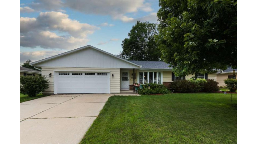 1811 Clover Ln Janesville, WI 53545 by Rock Realty $184,900