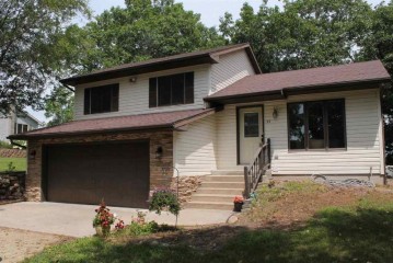 55 W Water St, Montello, WI 53949