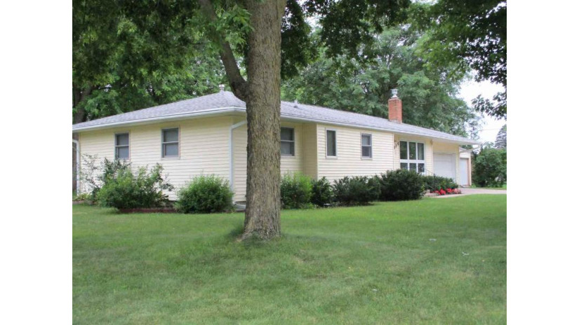 914 E Dunn St Prairie Du Chien, WI 53821 by Exit Realty Driftless Group $174,900