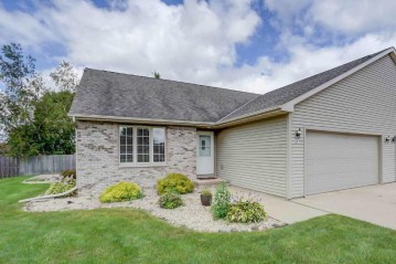 2621 N Wuthering Hills Dr, Janesville, WI 53546