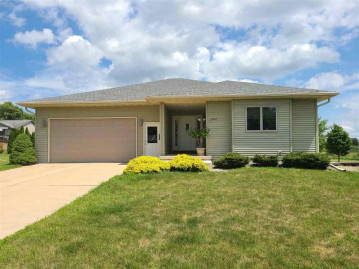 2708 11th Ave, Monroe, WI 53566