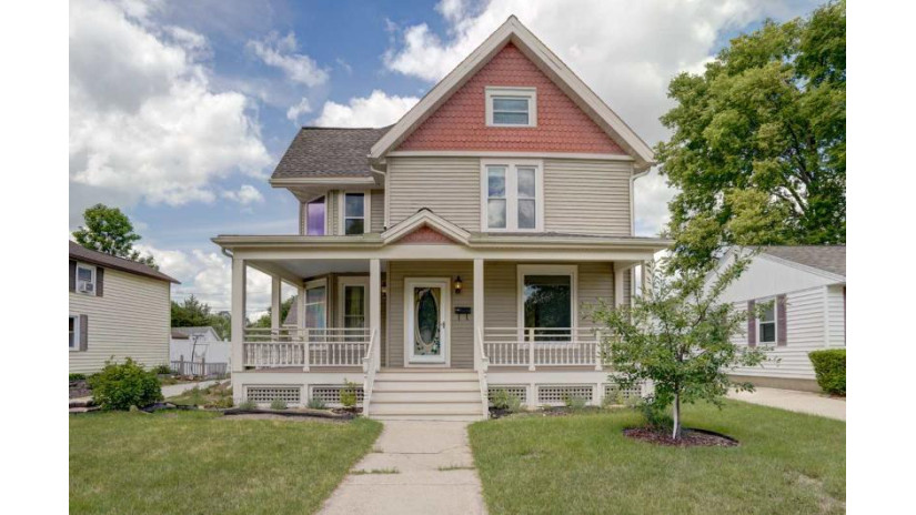 523 E Conant St Portage, WI 53901 by Homestead Realty $189,900