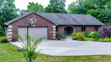 8181 Windy Oak Ln, Springdale, WI 53593-8763