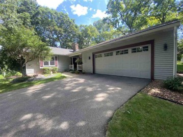 2878 Golden Cir, Pleasant Springs, WI 53589