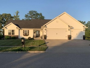 444 Crestview Dr, Reedsburg, WI 53959