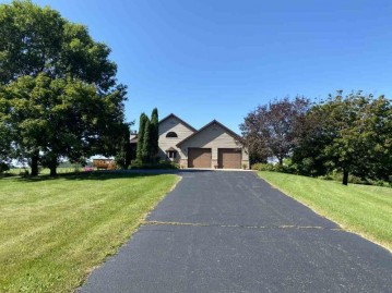 S3767 Grote Hill Rd, Reedsburg, WI 53959