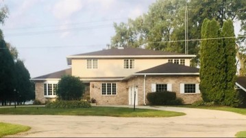 618 Lake Shore Dr, Beaver Dam, WI 53916