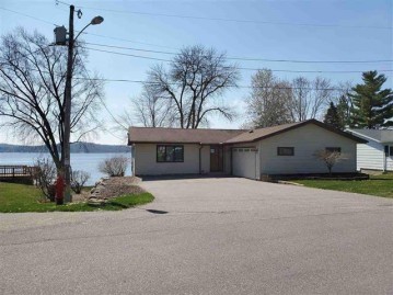 606 Lake Wisconsin Dr, Merrimac, WI 53561