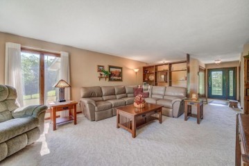 1244 River Dr, River Falls, WI 54022