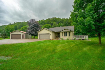 1079 Coulee Trl, Roberts, WI 54023