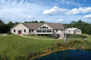 W3109 Krueger Rd, Lake Geneva, WI 53147-1111