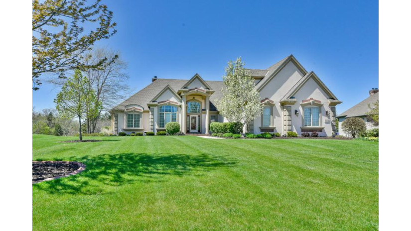 W218N5469 Taylors Woods Dr Menomonee Falls, WI 53051 by Buyers Vantage $769,900