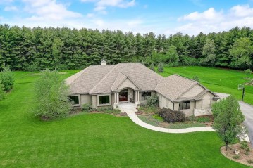 36055 Ravinia Park Blvd, Summit, WI 53066