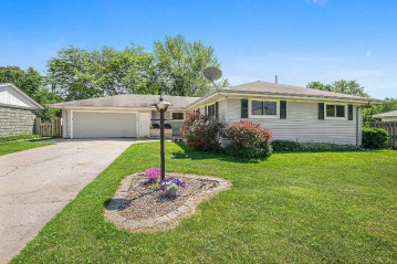 2727 33rd St, Two Rivers, WI 54241