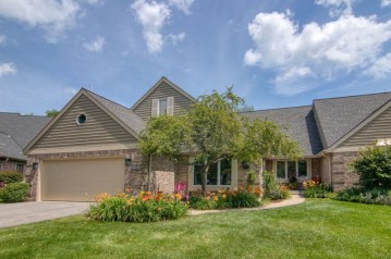 12616 N Lake Forest Ct, Mequon, WI 53092