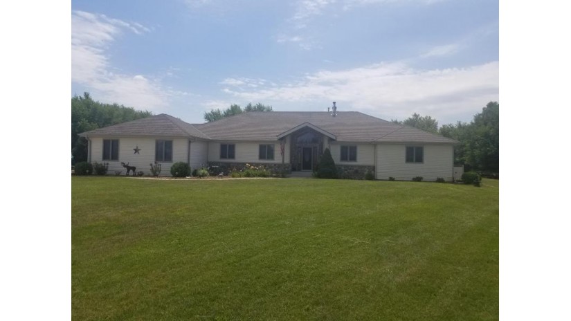 S21W37715 Becker Ct Dousman, WI 53118 by Realty Dynamics $489,900