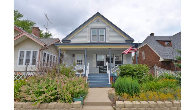 3510 Wright Ave Racine, WI 53405 by Shorewest Realtors $135,000